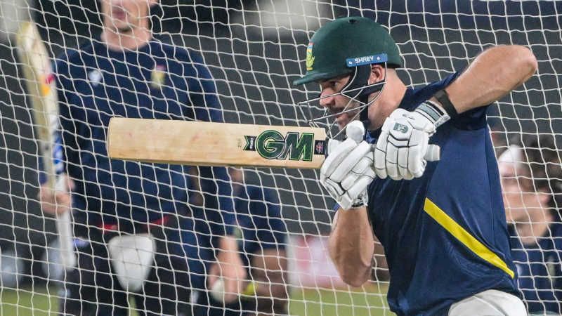 South Africa make four changes, Australia opt to bowl without Cummins