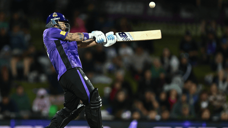 Hurricanes open title defence with tight win against Thunder