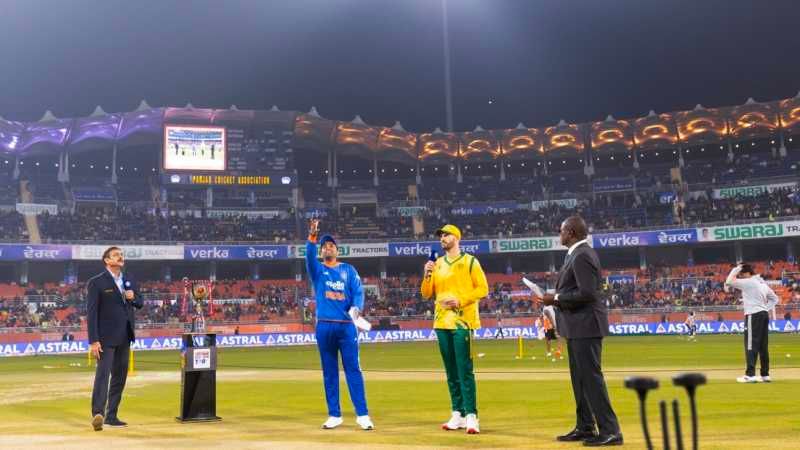 Unchanged India bowl; SA bring in Reeza, Baartman and Linde