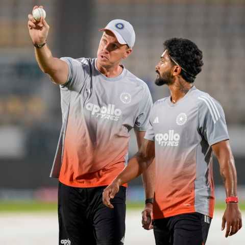 Reddy and Lennox come in; New Zealand ask India to bat in Rajkot