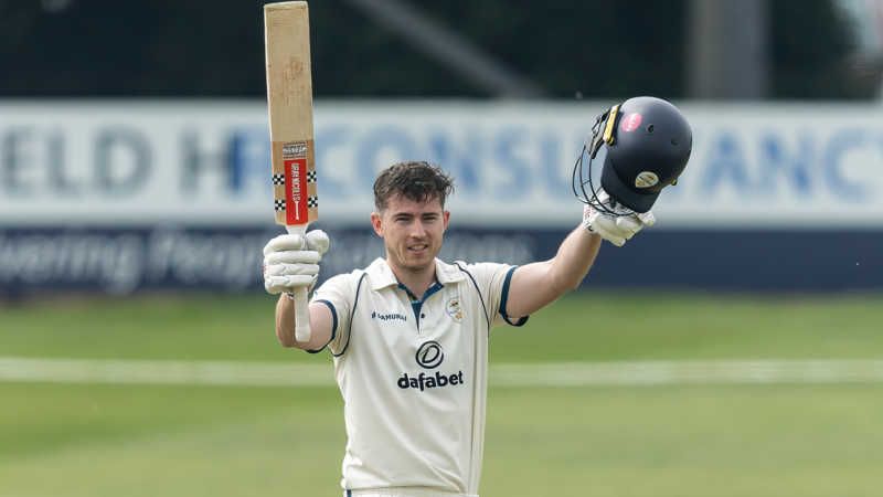 Andersson 129* holds up Kent's promotion push