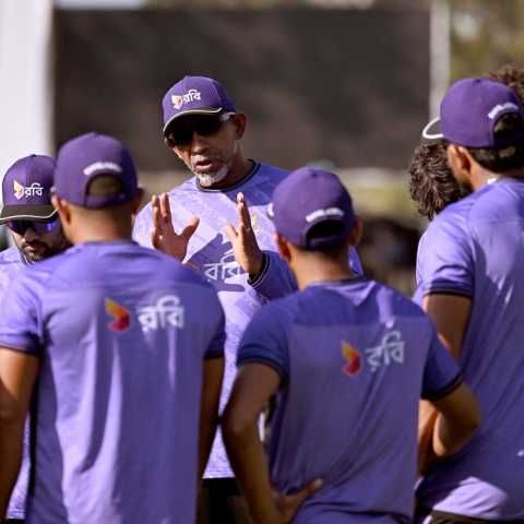 'Australia are going to come harder at us' - Simmons to high-flying Bangladesh