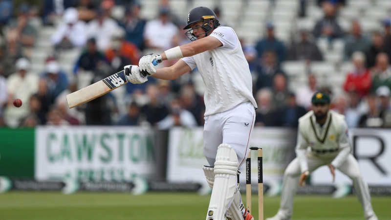 Ruthless England take huge lead over Pakistan