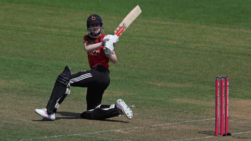 Sarah Bryce, Emma Jones keep Blaze treble on hopes on track