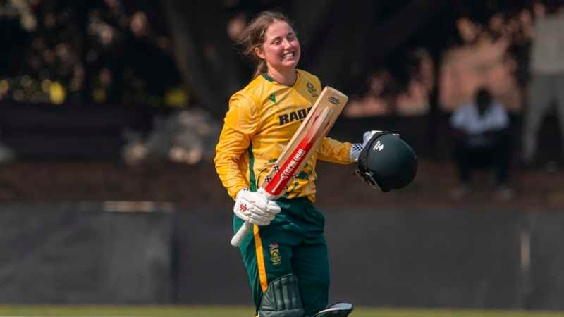 Miane Smit's maiden T20I century puts South Africa 4-0 up