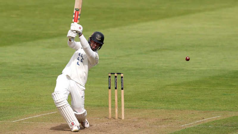 Surrey build buffer as match fizzles