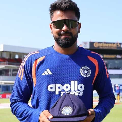 Saransh debuts in place of Kuldeep as India bat in Colombo