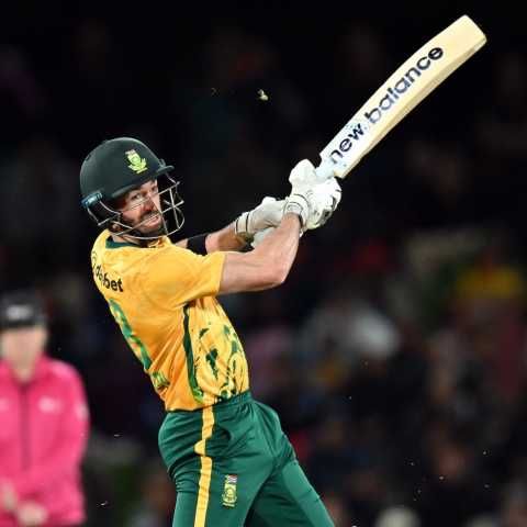 Gujarat Titans sign Esterhuizen as replacement for injured Banton