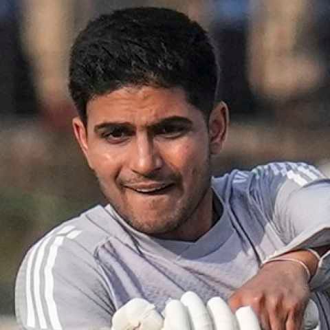 Gill and Hardik return for India after South Africa opt to bowl