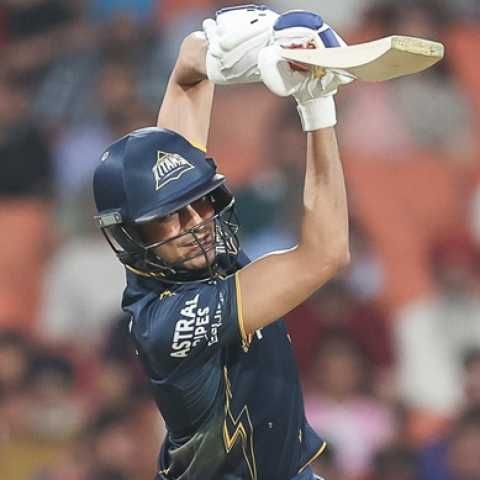 Unchanged DC opt to bowl, Gill in for Kushagra for GT