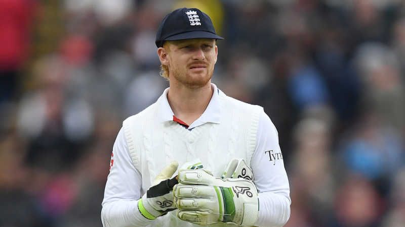 Cox to keep wicket in second innings after Smith injures finger