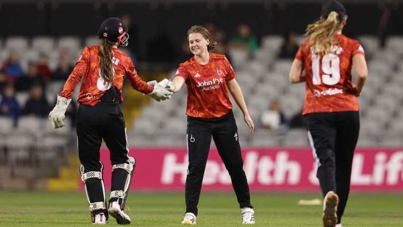 Bryce sisters demolish Essex to book Blaze's final spot