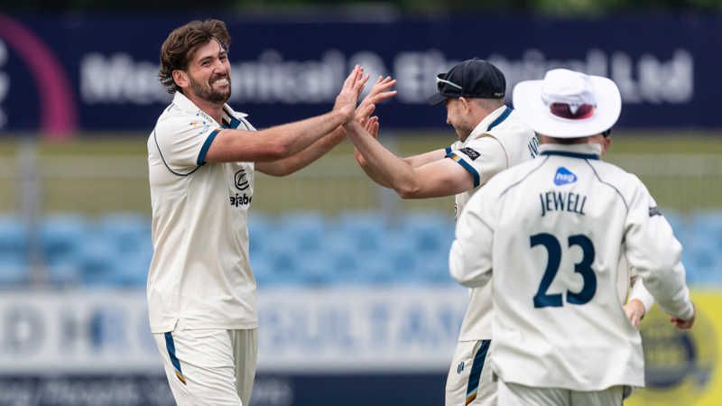 Ben Aitchison continues banner season to check Kent charge