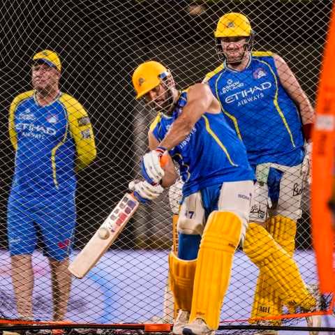 Fleming: Dhoni's return from calf injury delayed by 'setback'