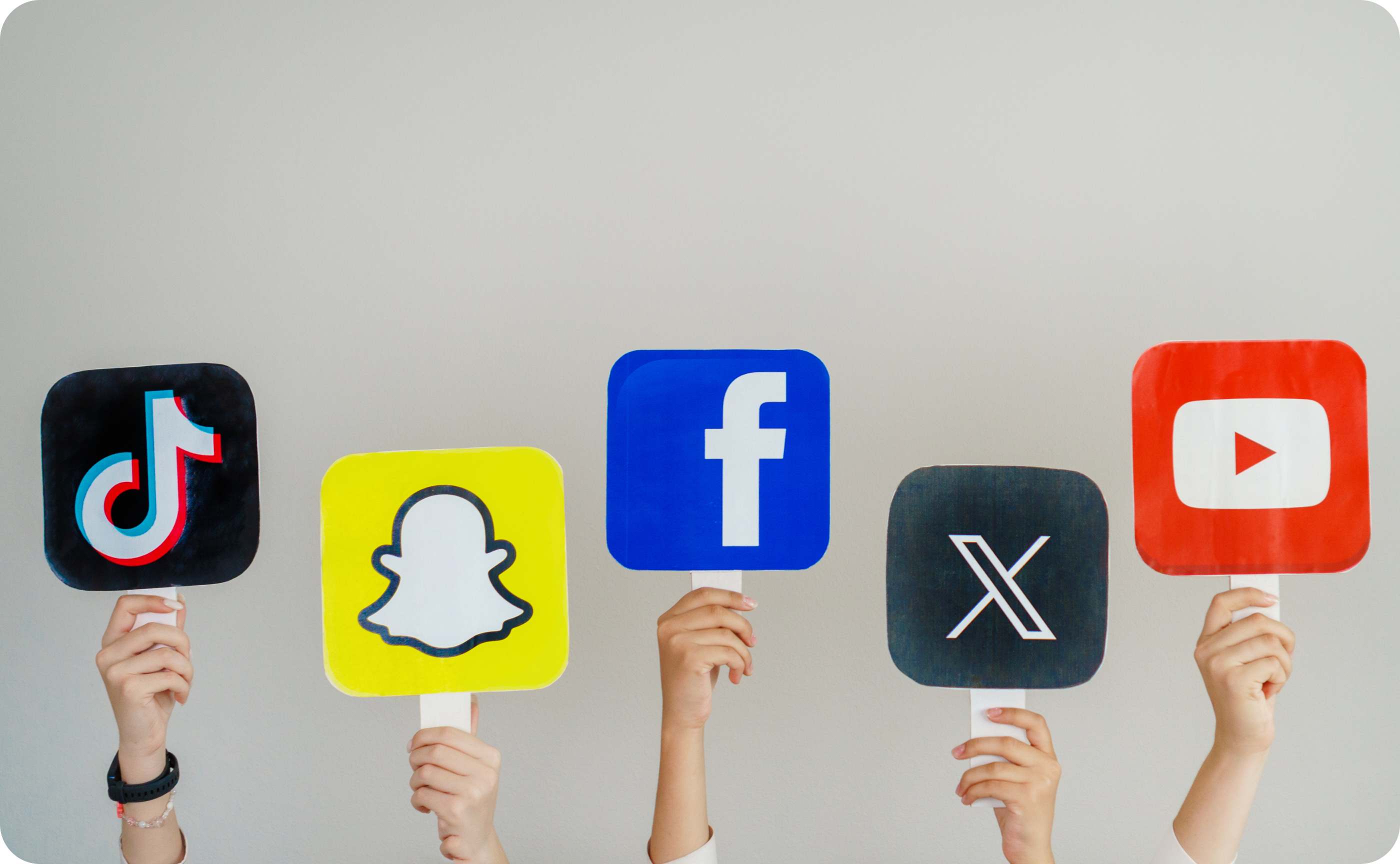 <p class="text-xl lg:text-4xl font-[600] text-[#01172C] mb-2">Customer Favorite</p>