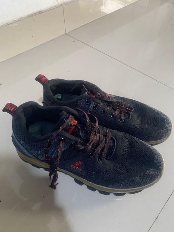 Sepatu UK 41 Sports Shion