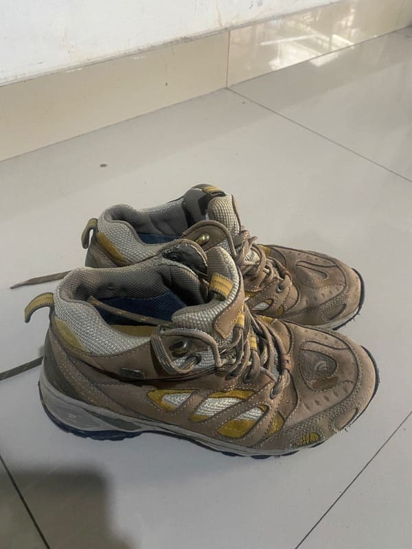 Sepatu UK 38 Tnf