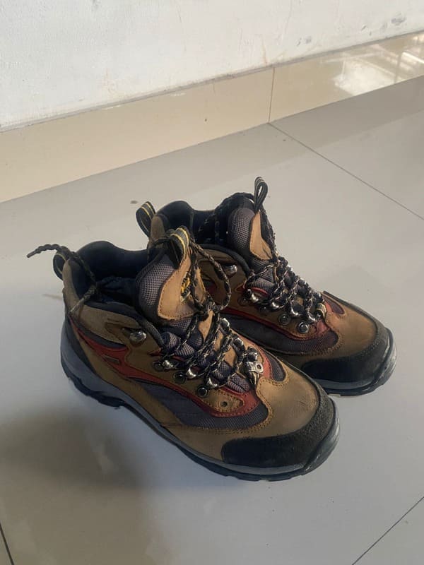 Sepatu UK 38 K2