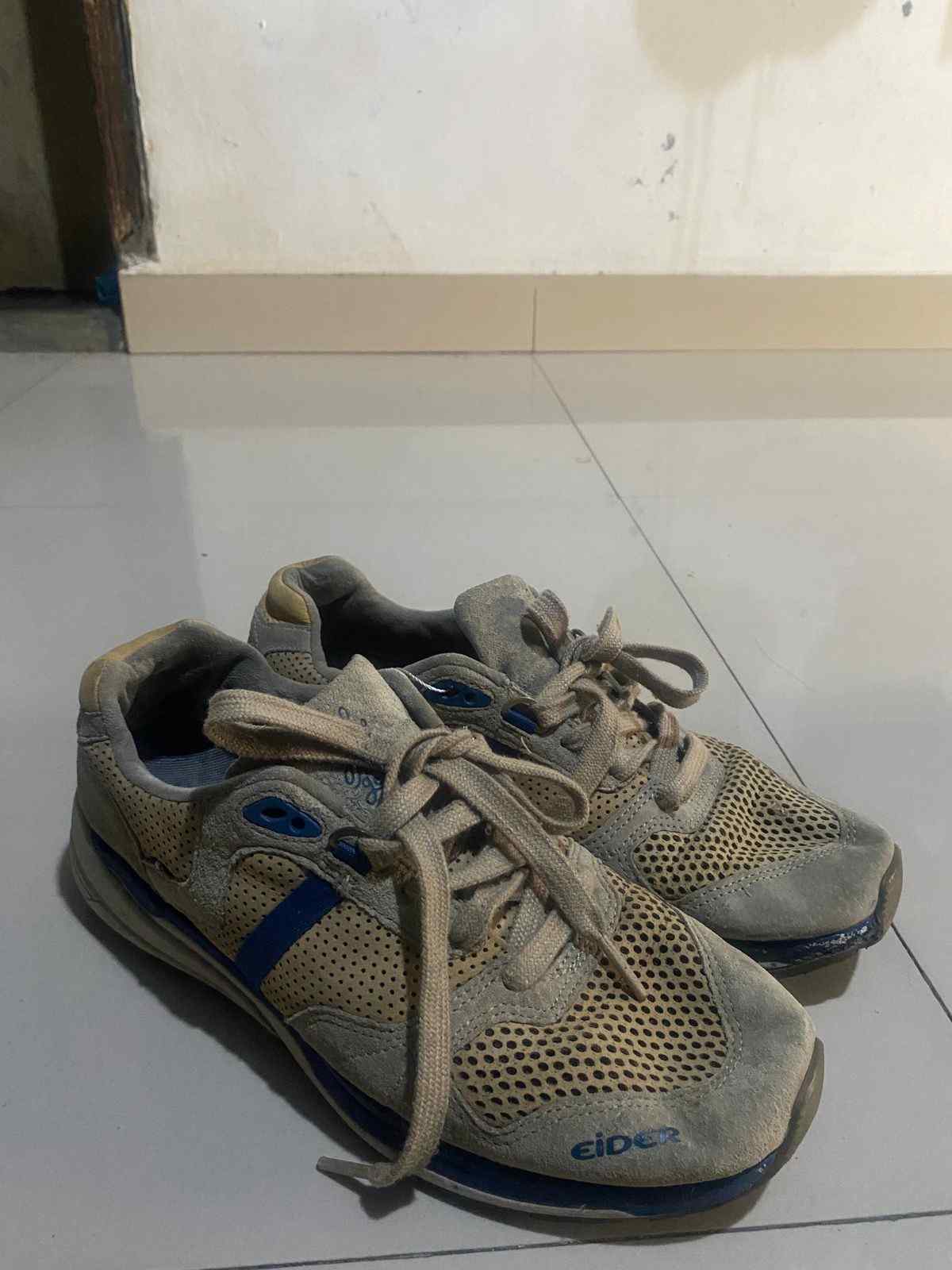 Sepatu UK 41 eider cream