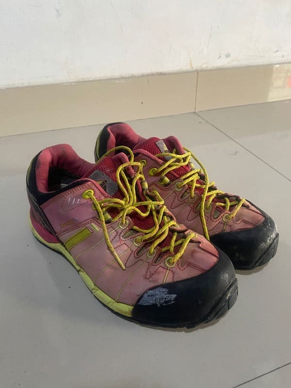 Sepatu UK 40 K2