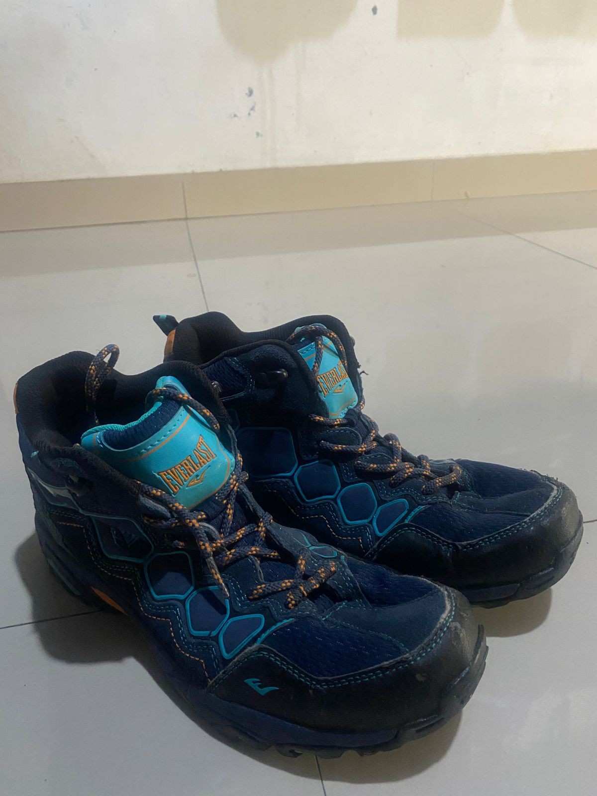 Sepatu UK 41