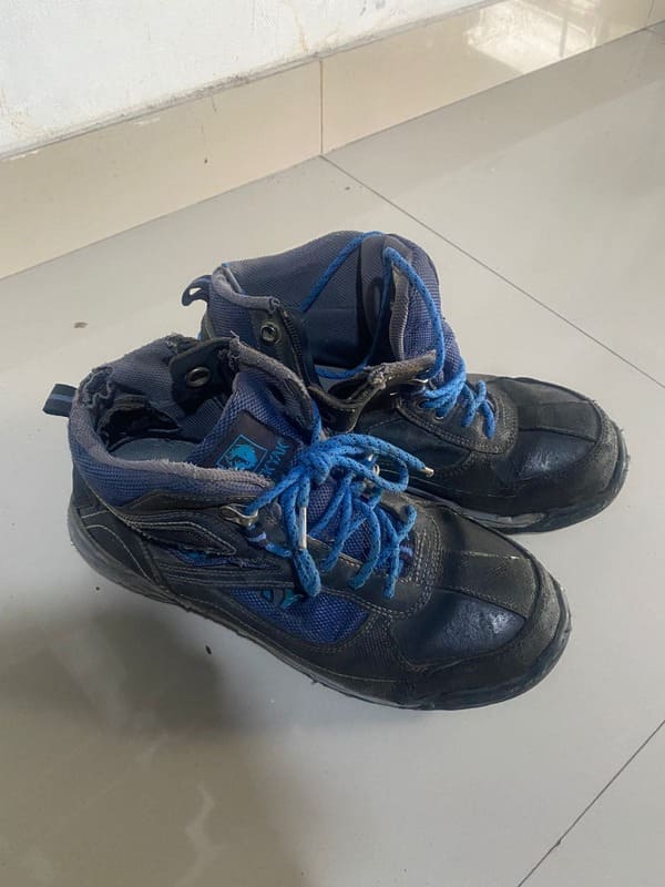 Sepatu UK 41 Blackyack