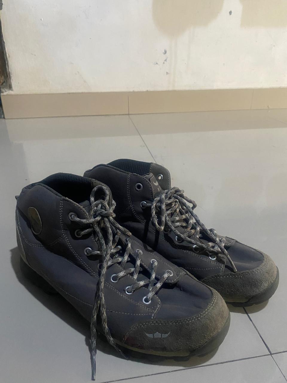 Sepatu UK 41 BFL OUTDOOR