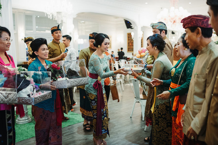 Bali-Javanese Engagement Style by Achi & Yoga at Harlequin Bistro