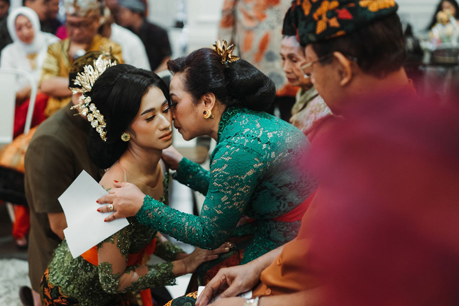 Bali-Javanese Engagement Style by Achi & Yoga at Harlequin Bistro
