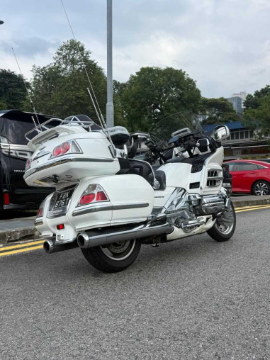 2010_honda_gl1800_gold_wing_17_80700844_processed.jpg