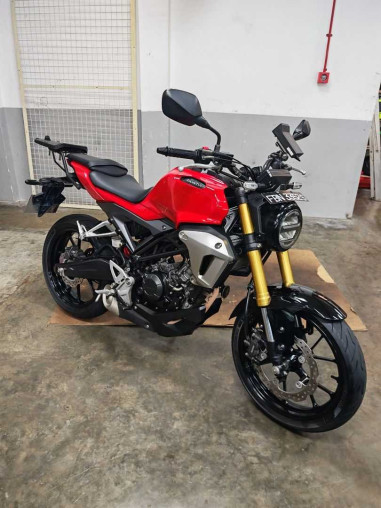 2018_honda_cb150r_red_17860930_5078790d_processed_converted.avif