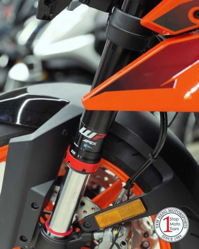 2024_ktm_990_duke__the_sniper__03757115_processed.jpg
