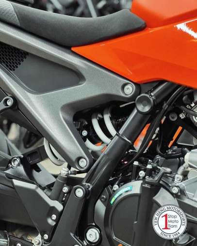 2024_ktm_990_duke__the_sniper__ad9a3e43_processed.jpg