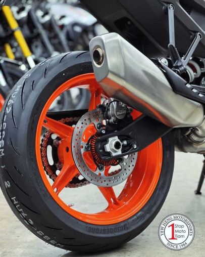 2024_ktm_990_duke__the_sniper__fc4bd87d_processed.jpg