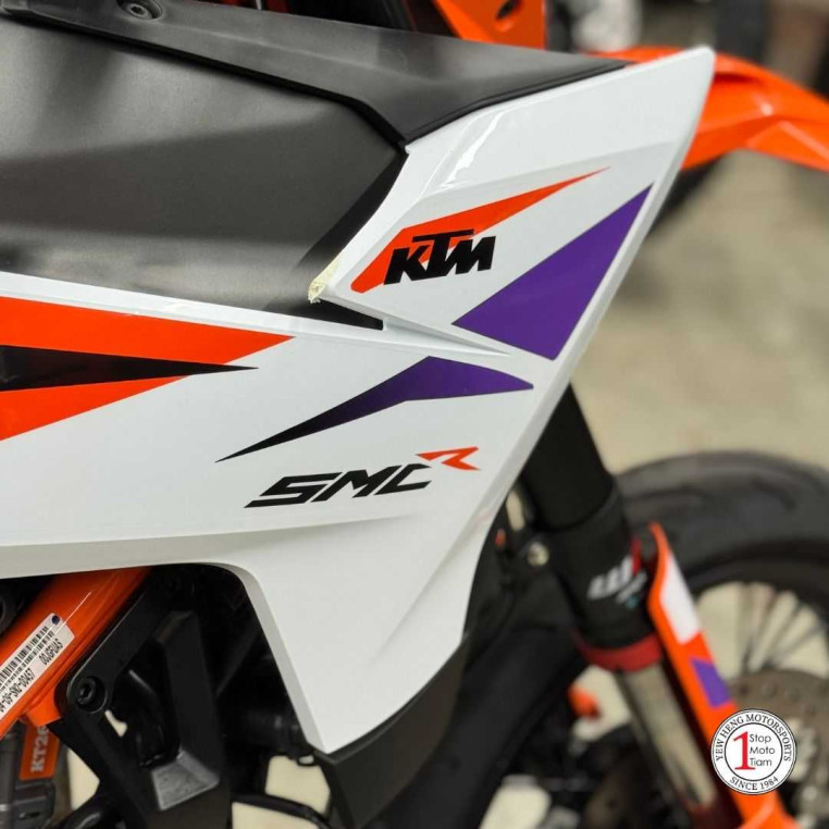 2025_ktm_390_smc_r__smcr__mota_29661c5f_processed.jpg
