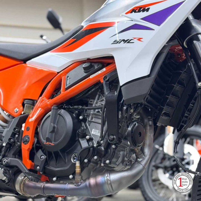 2025_ktm_390_smc_r__smcr__mota_a7a1ce0f_processed.jpg