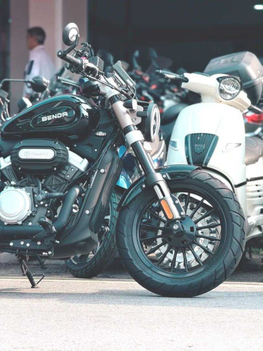 benda_motorcycles__chinchilla__b9d97b37_processed.jpg