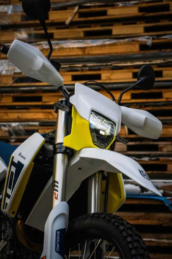 brand_new_husqvarna_701_enduro_d0c4cc5e_processed.jpg