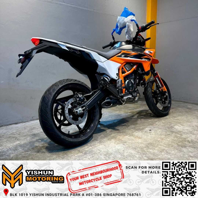 brand_new_ktm_125_smc_r__new_k_a4281c20_processed.jpg