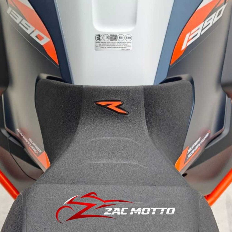 brand_new_ktm_1390_super_adven_7032a5b6_processed.jpg