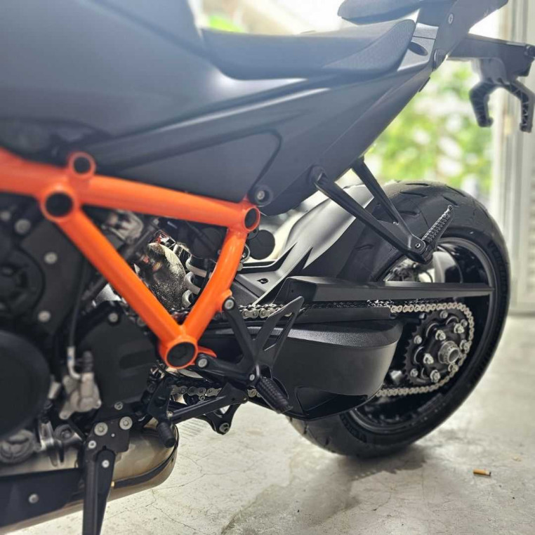 brand_new_ktm_1390_super_duke__12caf6c9_processed.jpg