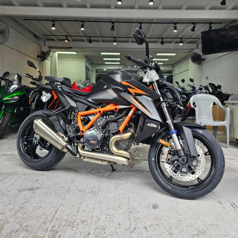 brand_new_ktm_1390_super_duke__1e059498_processed.jpg