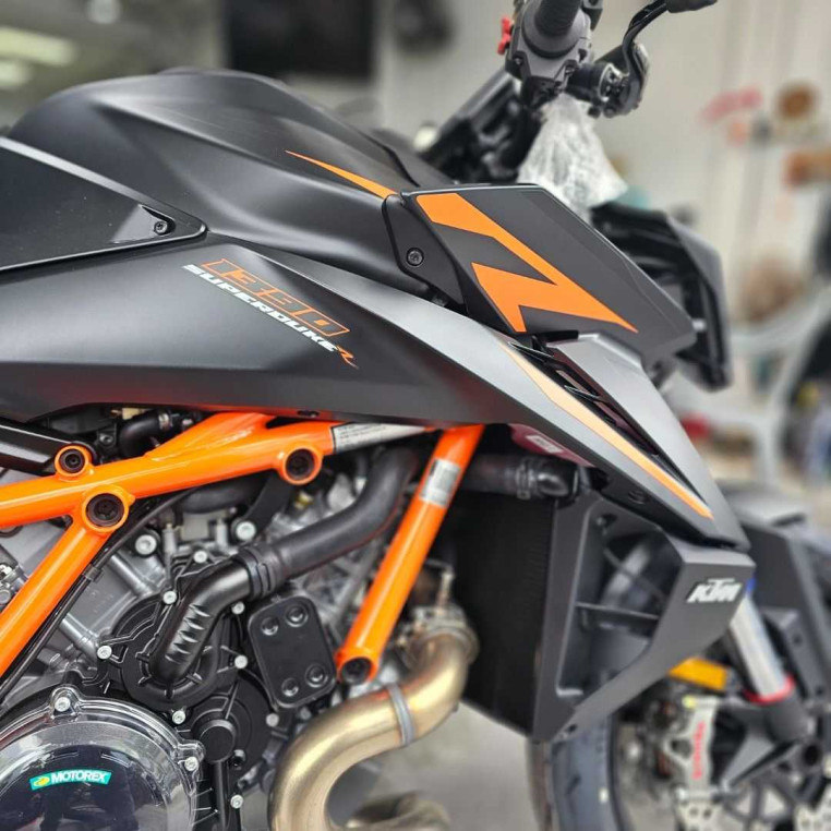 brand_new_ktm_1390_super_duke__456d795a_processed.jpg