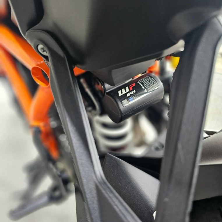 brand_new_ktm_1390_super_duke__be143ea9_processed.jpg