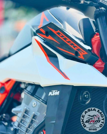 brand_new_ktm_990_duke_r_17859_024deecf_processed.jpg