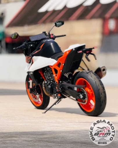 brand_new_ktm_990_duke_r_17859_9ee94a11_processed.jpg