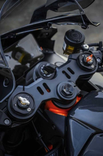 brand_new_ktm_990_rc_r__new_mo_76181a7d_processed.jpg