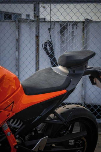 brand_new_ktm_990_rc_r__new_mo_fc1c50c7_processed.jpg