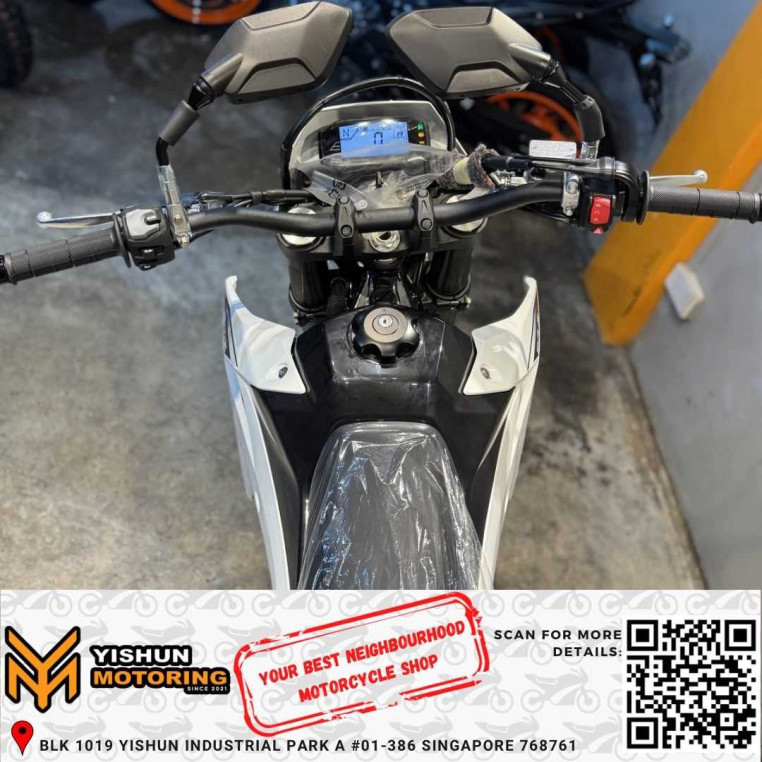 brand_new_suzuki_drz4sm__new_s_51f6bc47_processed.jpg