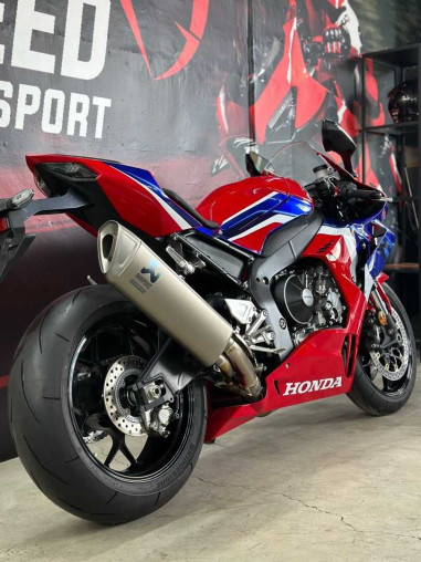 honda_cbr1000rrr__new_honda_cb_96d4d653_processed.jpg